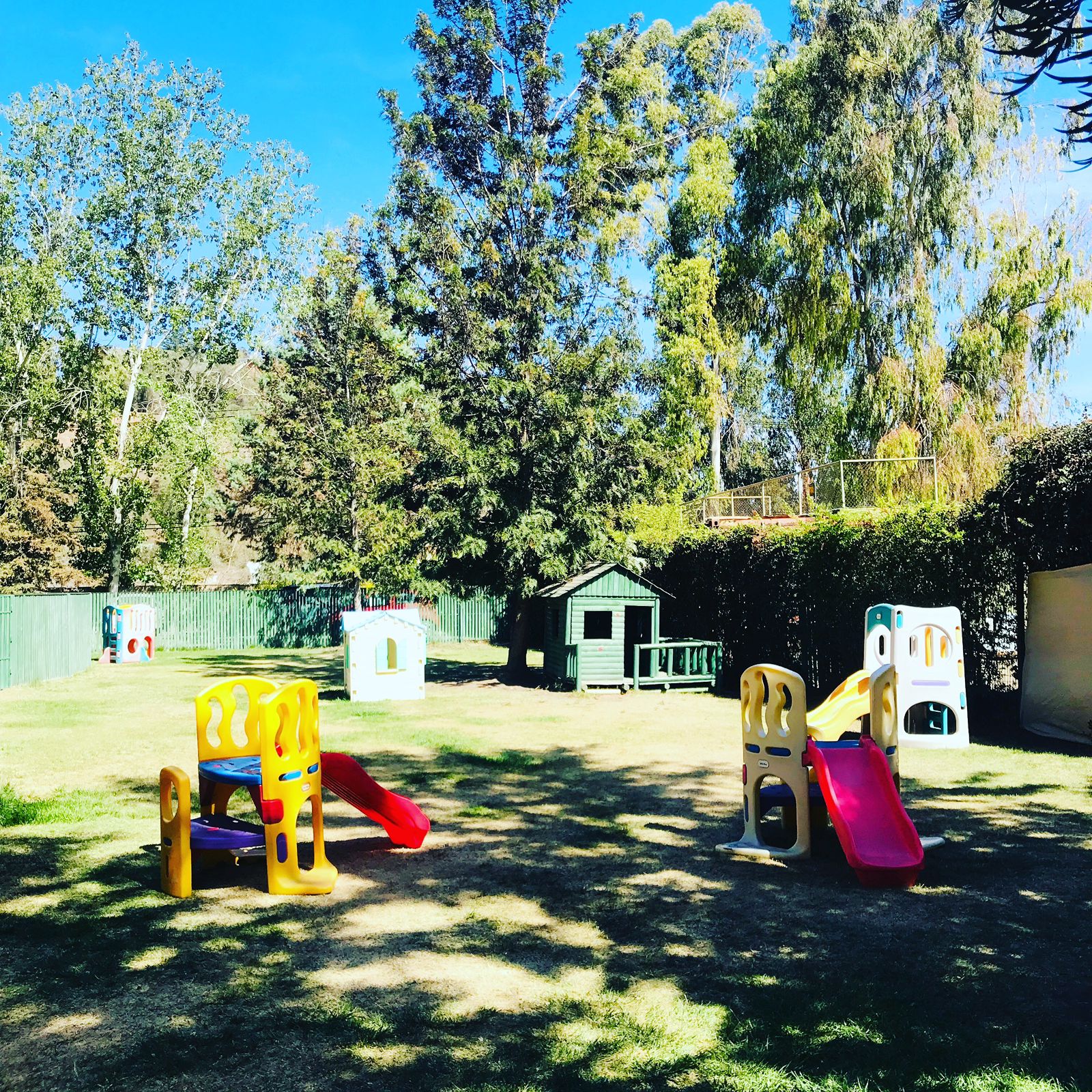 Patio con áreas verdes